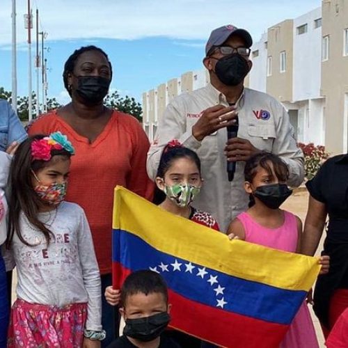 Gobierno Bolivariano otorgó 28 viviendas en el Urb “Lago Sol” a familias zulianas