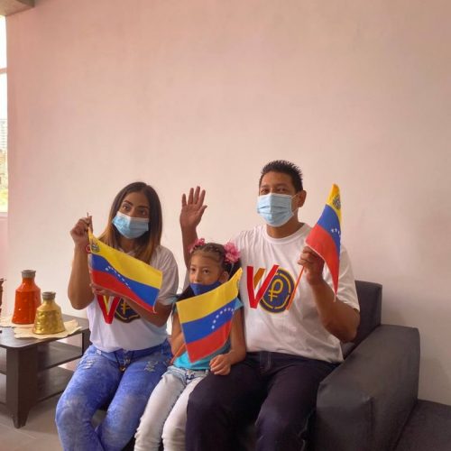 Gobierno Bolivariano entregó 20 hogares en el Urb. “AVV Boleíta Sur” en jueves popular de viviendas