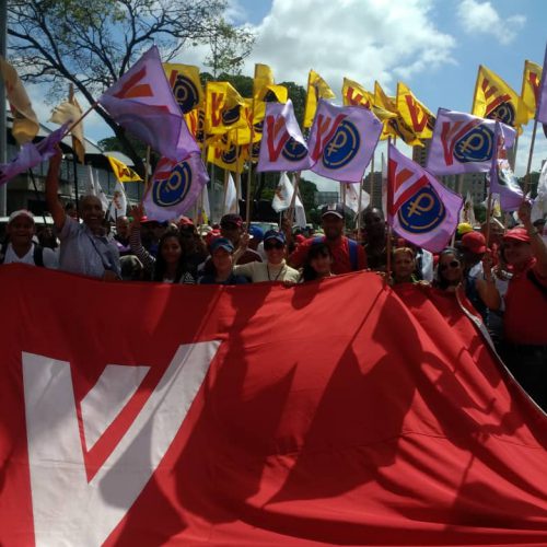 Venezuela marcha en celebración al Día de la Juventud