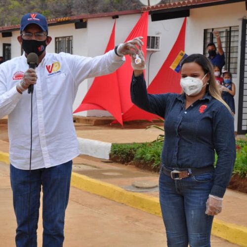 54 familias del estado Bolívar recibieron las llaves de sus viviendas gracias a la GMVV