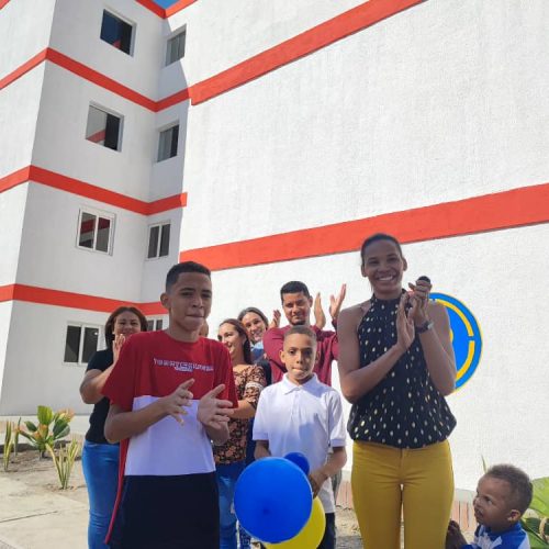 <strong>Jueves Popular de Vivienda llevó felicidad a 16 familias de Araure</strong>