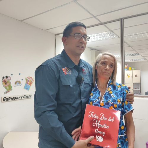 <strong>Maestras y Maestros del Simoncito Mama Rosa reciben reconocimiento en su día</strong>