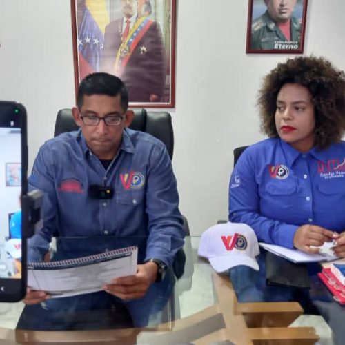 <strong>Ildemaro Villarroel inauguró dos unidades móviles FarmaHábitat</strong>