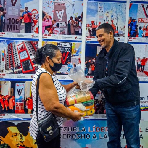 Jubilados del Minhvi recibieron suplementos alimenticios