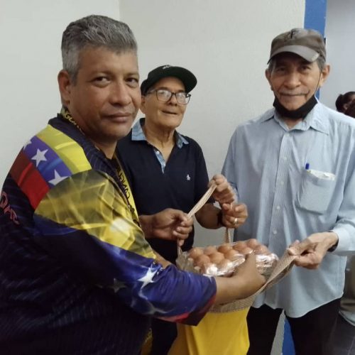 Jubilados de la GMVV reciben 800 combos proteicos