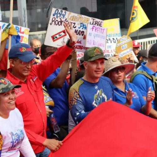 Fuerza laboral de la GMVV  presente en marcha del Día Internacional del Trabajador