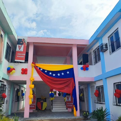 En Carabobo 40 familias reciben las llaves de su casa gracias a la GMVV
