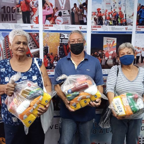 Entregan 1000 bolsas de alimentos a jubilados  de la GMVV