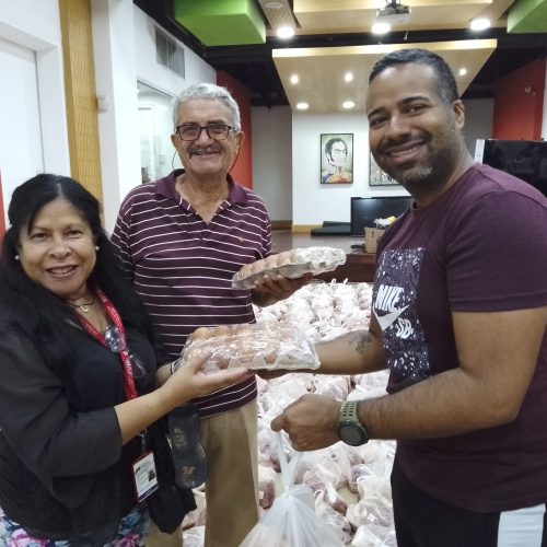 Jubilados y Jubiladas  del Minhvi Recibieron 900 Combos Proteicos