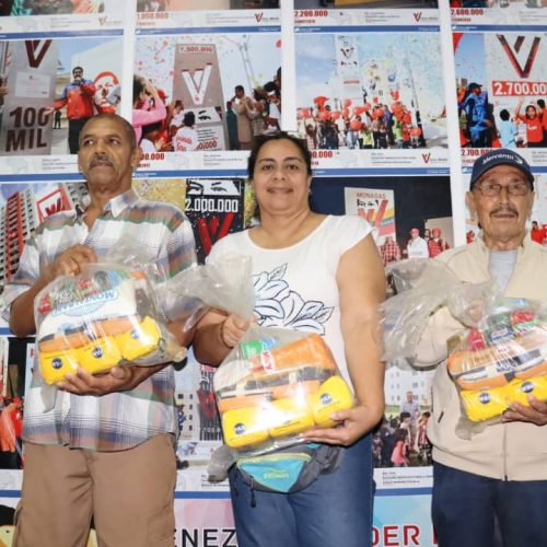 Jubilados de la GMVV reciben 1000 suplementos alimenticios