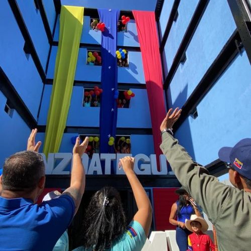 20 familias de Anzoátegui cumplieron su sueño de tener una vivienda gracias a la GMVV
