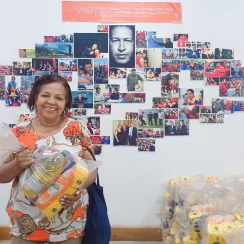 Más de Mil Jubilados de la GMVV Reciben Bolsas De Alimentación