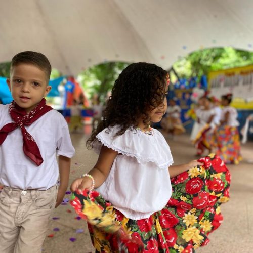 Ministro Rinde Cuentas celebró el 50 aniversario de la Escuela Olga Hernández