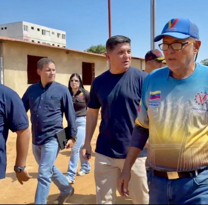 Ministro Jorge Márquez inspecciona reactivación de obras habitacionales en el estado Zulia
