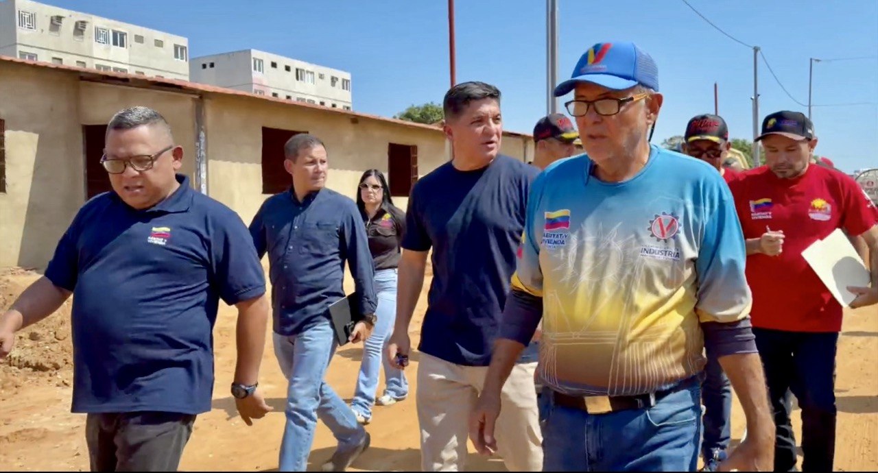 Ministro Jorge Márquez inspecciona reactivación de obras habitacionales en el estado Zulia