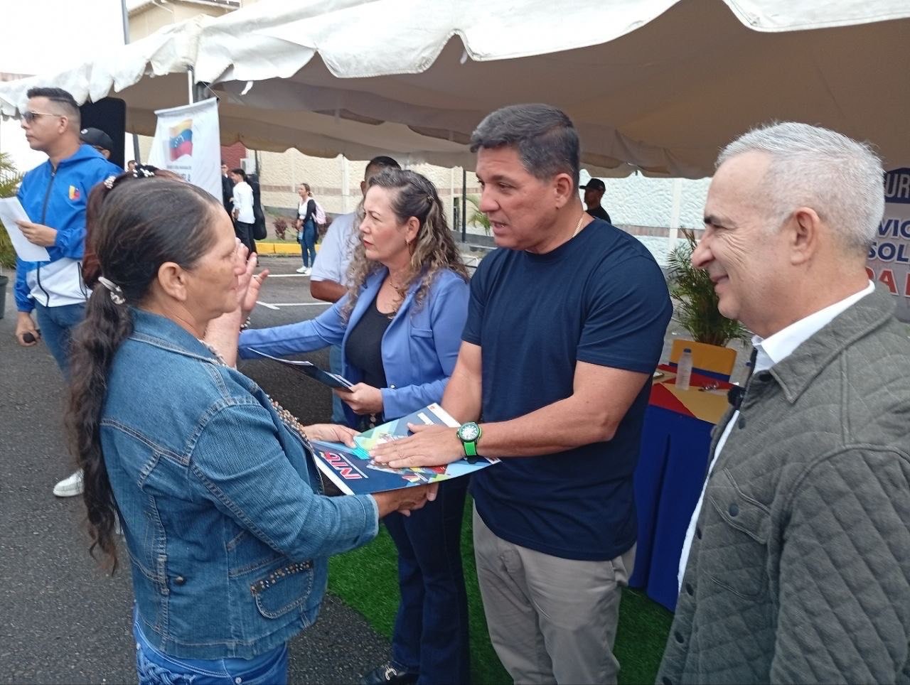 Más de 39.000 venezolanos favorecidos con entrega de títulos de tierra urbana