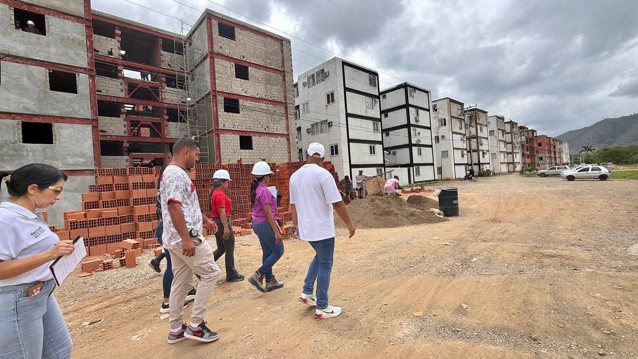 Inspeccionan frentes de trabajo en el urbanismo Hugo Chávez de Guárico