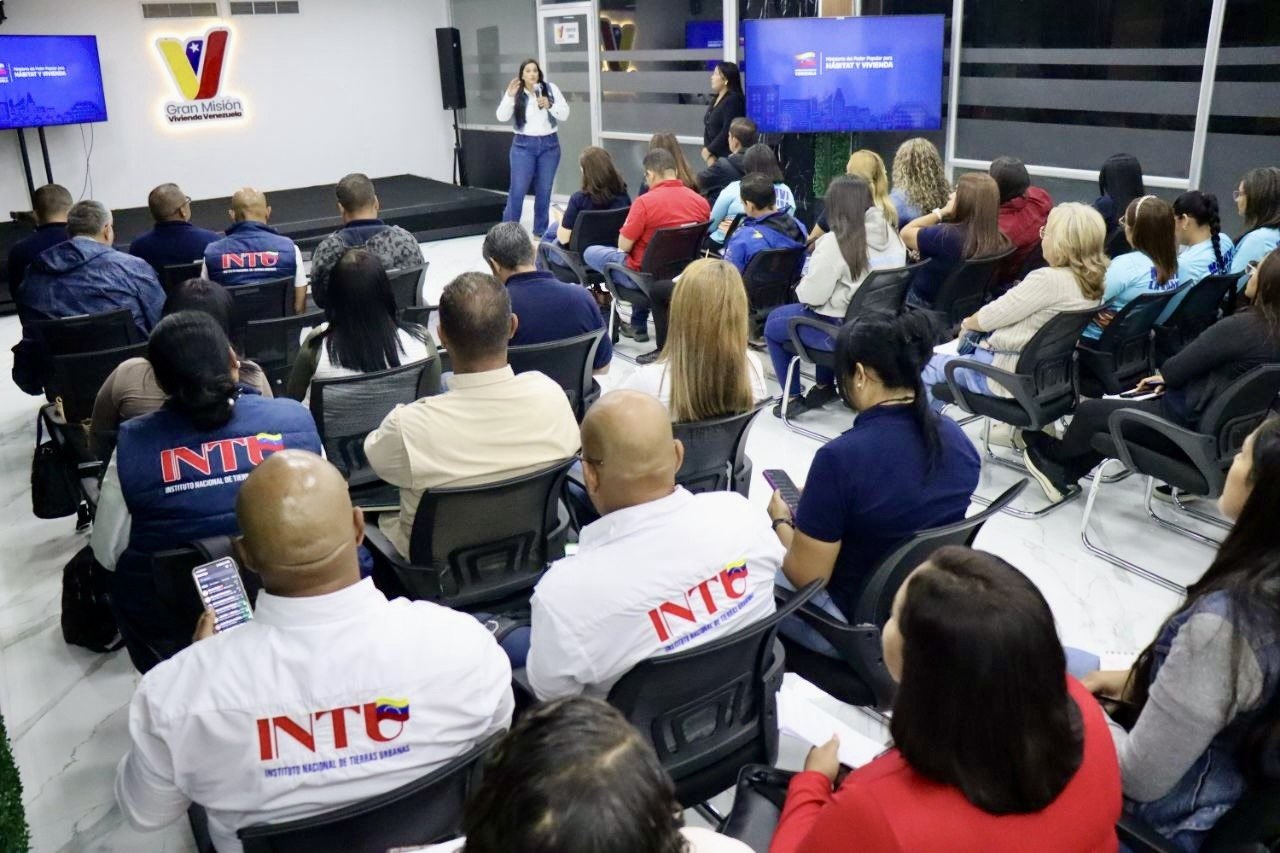 MINHVI inicia formación con miras acelerar la regularización de títulos de propiedad de la GMVV