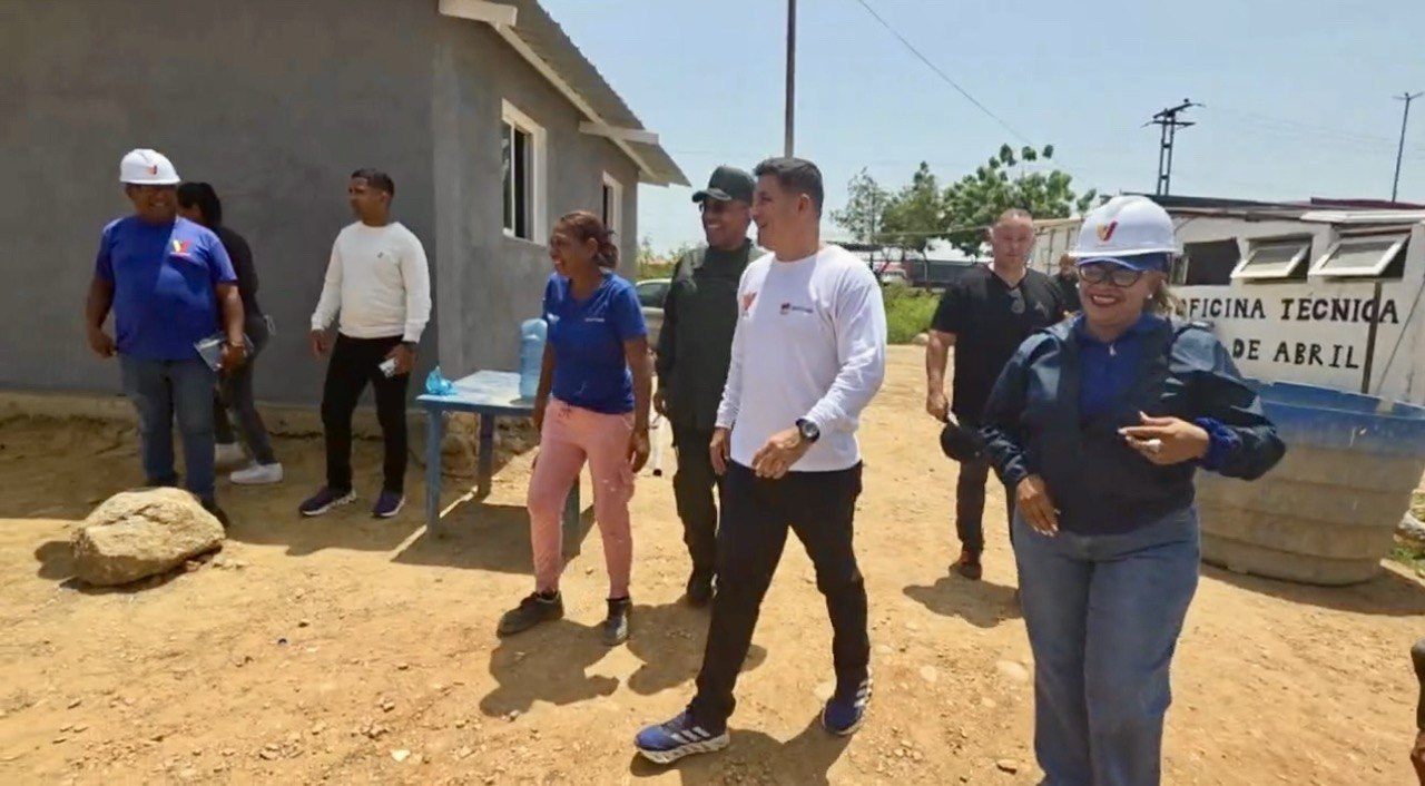 Inspeccionan frentes de obras para la culminación de viviendas en Anzoátegui