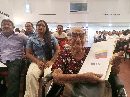 Entregan 312 títulos de propiedad a familias de Apure