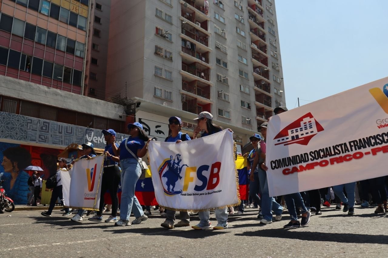Pueblo Venezolano se moviliza en caracas contra las sanciones y en defensa de La Soberanía