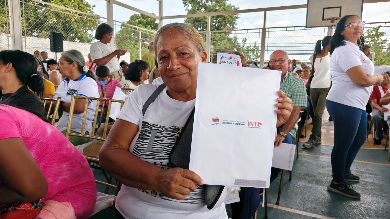 Gobierno Bolivariano entrega 462 títulos de tierras urbanas en Miranda
