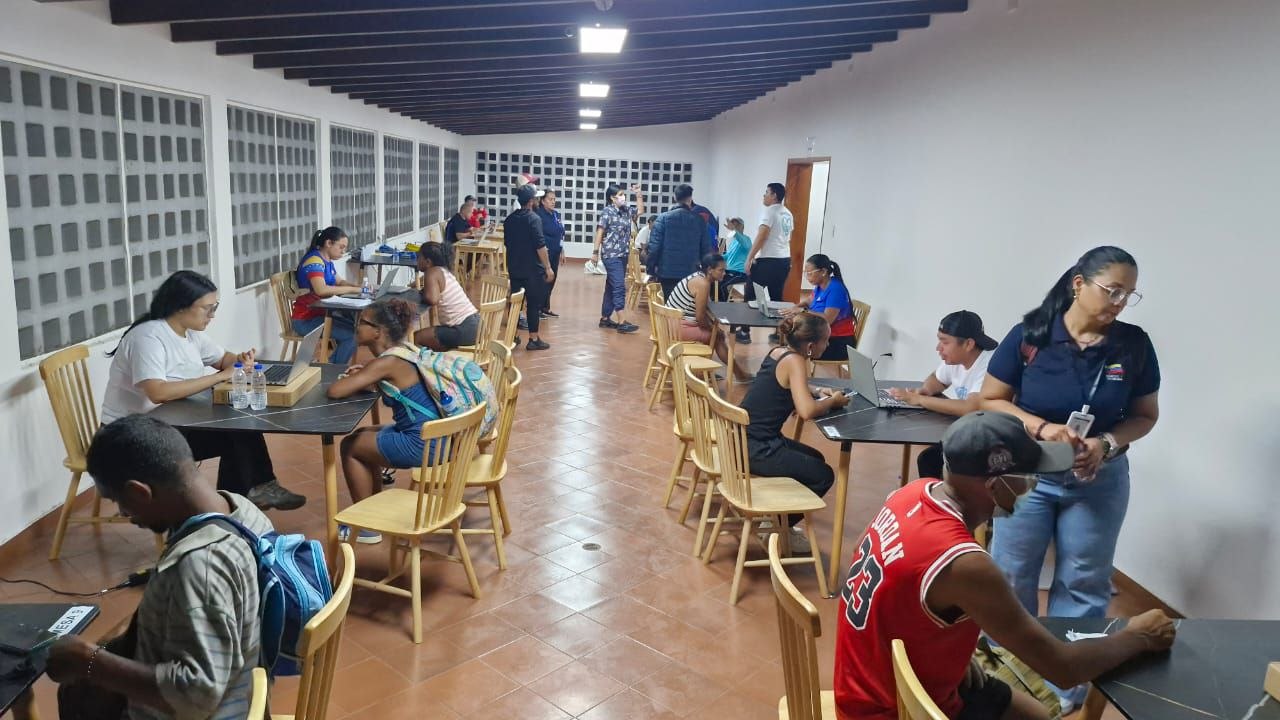 Primeras familias afectadas por los terremotos del 24 de junio ya reciben atención digna en Los Caracas