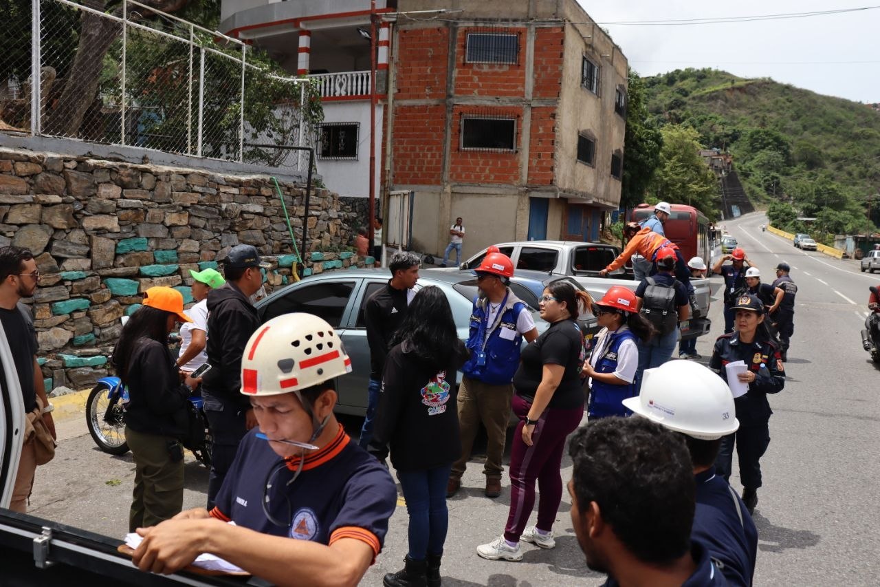 MINHVI inspecciona sectores de la Carretera Vieja Caracas-La Guaira para diagnóstico integral de riesgos tras los recientes terremotos