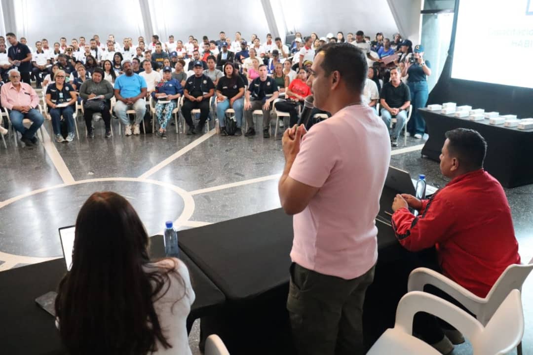 MINHVI capacita a más de 280 operadores del Registro Único de Vivienda en La Guaira