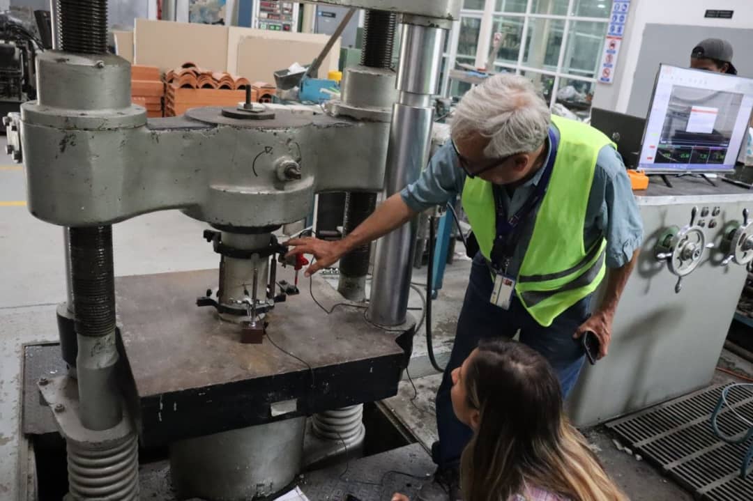 Ministerio de Hábitat evalúa el comportamiento del concreto desarrollado con cemento tipo I mediante la medición del módulo de elasticidad y resistencia