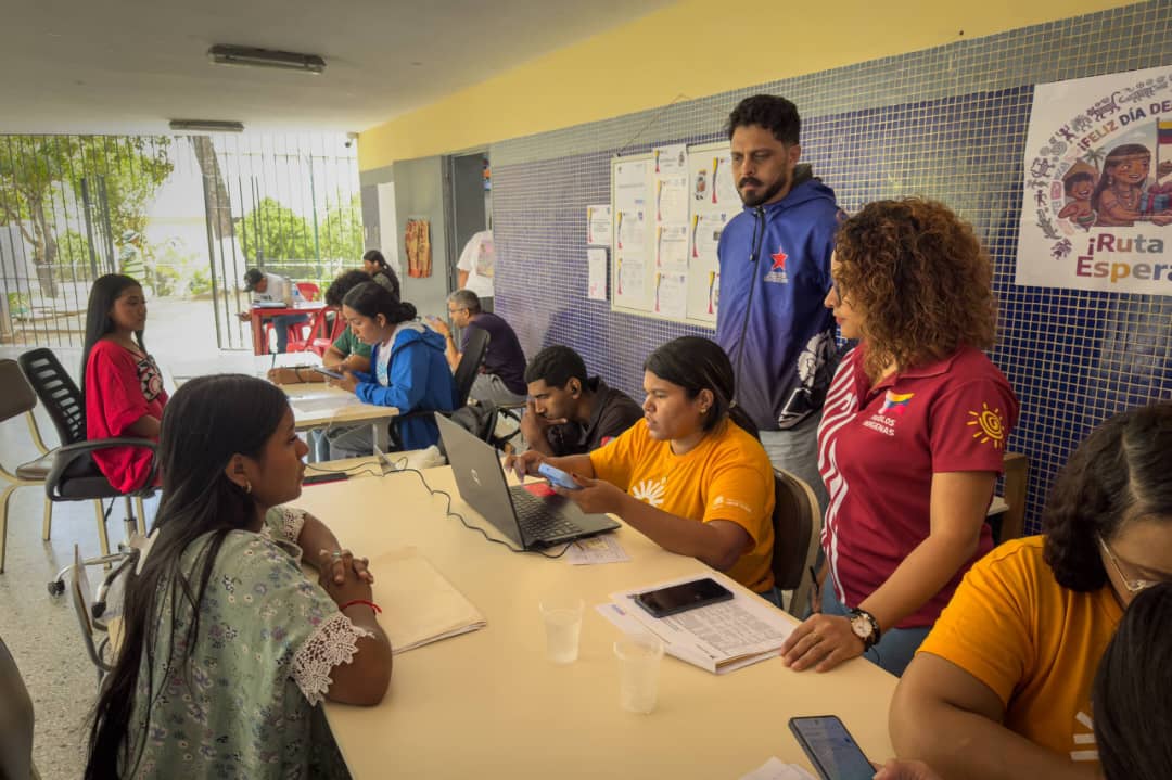 Avanza con éxito el Registro Único de Vivienda en el campamento transitorio del Complejo Educativo Gran Colombia en Caracas