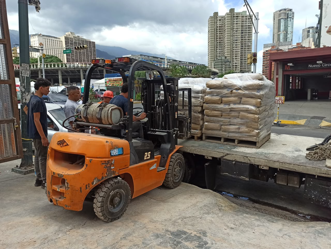 El Minhvi y el Plan Venezuela Renace avanzan en la rehabilitación del Urbanismo Bicentenario en Caracas