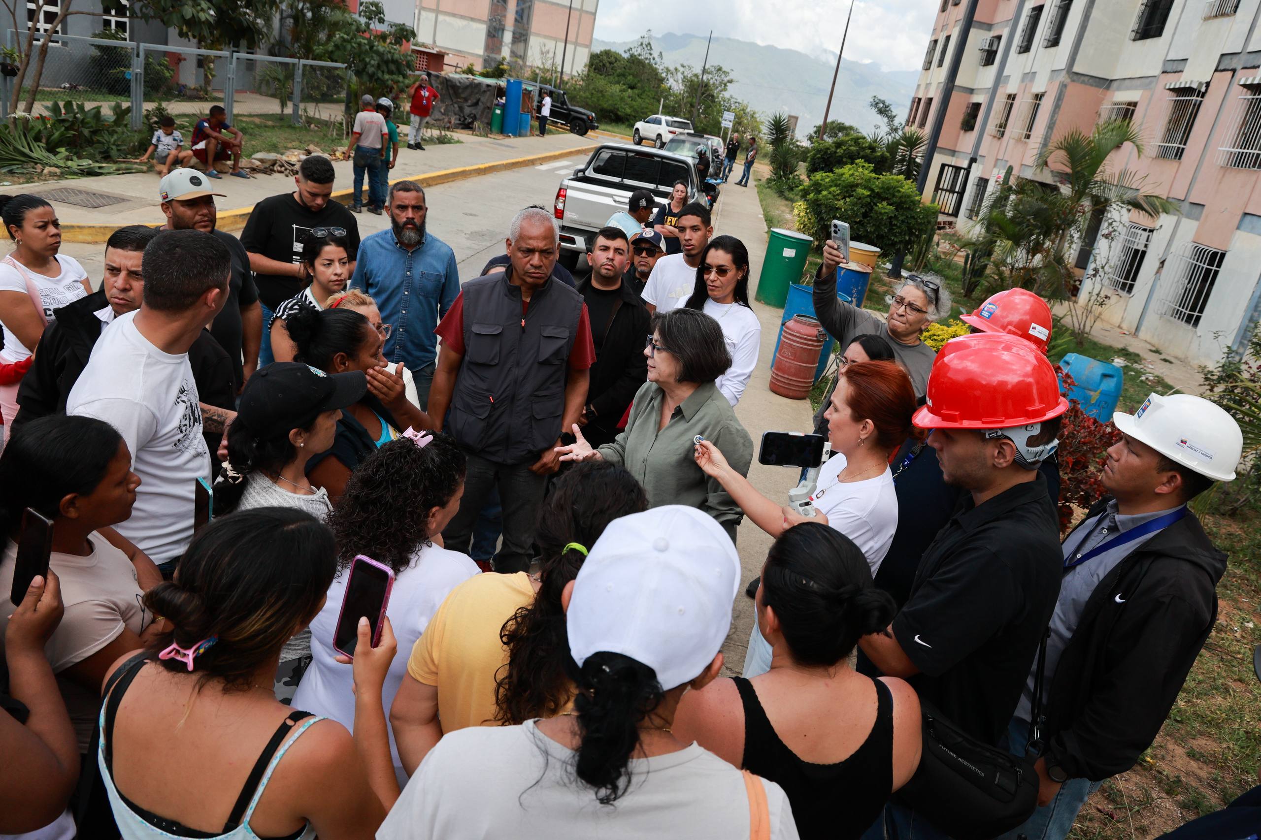 Inspección habitabilidad de viviendas en el urbanismo Ciudad Caribia tras los terremotos del 24J