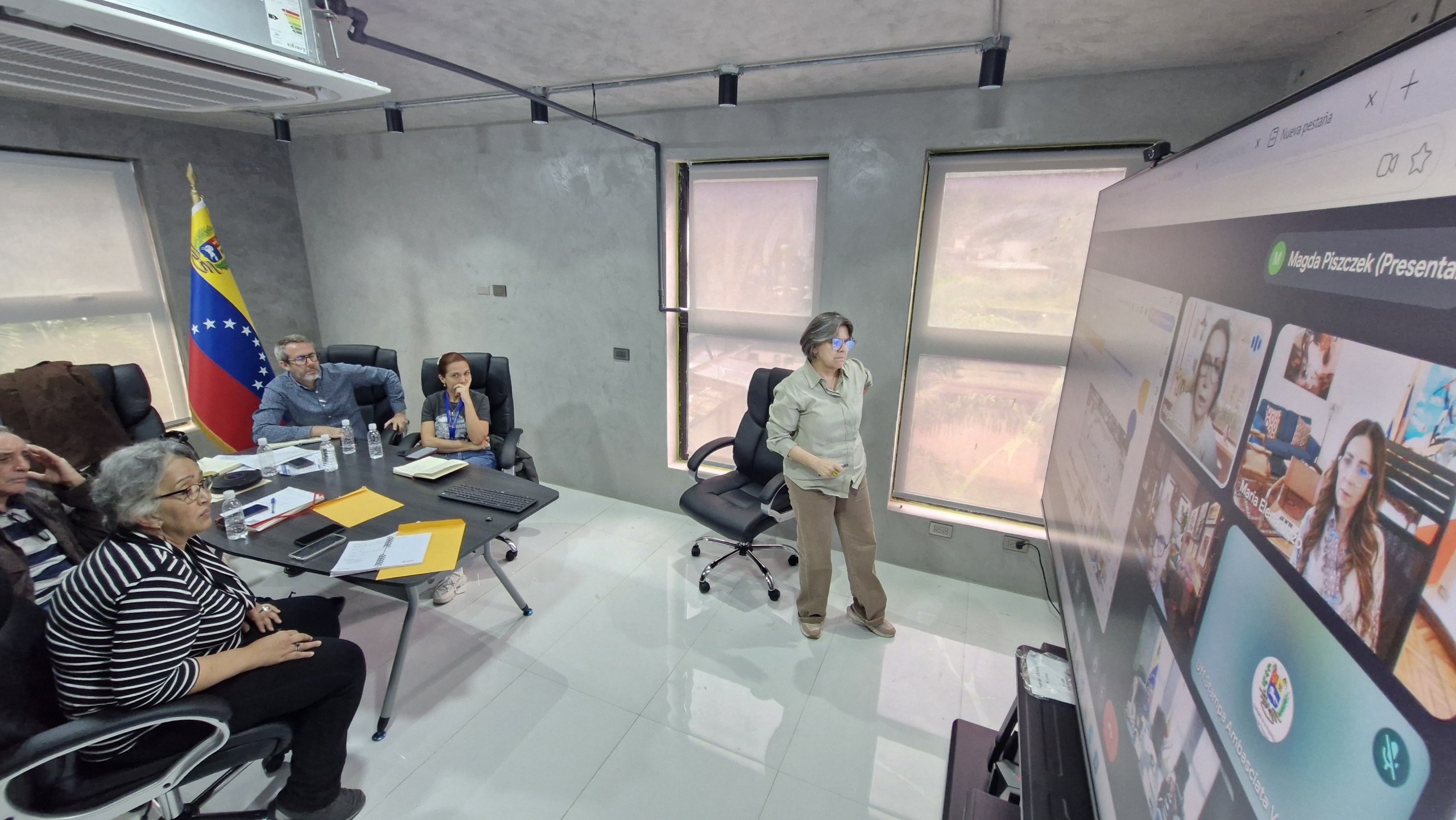 Ministerio de Hábitat y Vivienda evalúa con constructoras italianas la instalación de campamentos transitorios tras el 24J