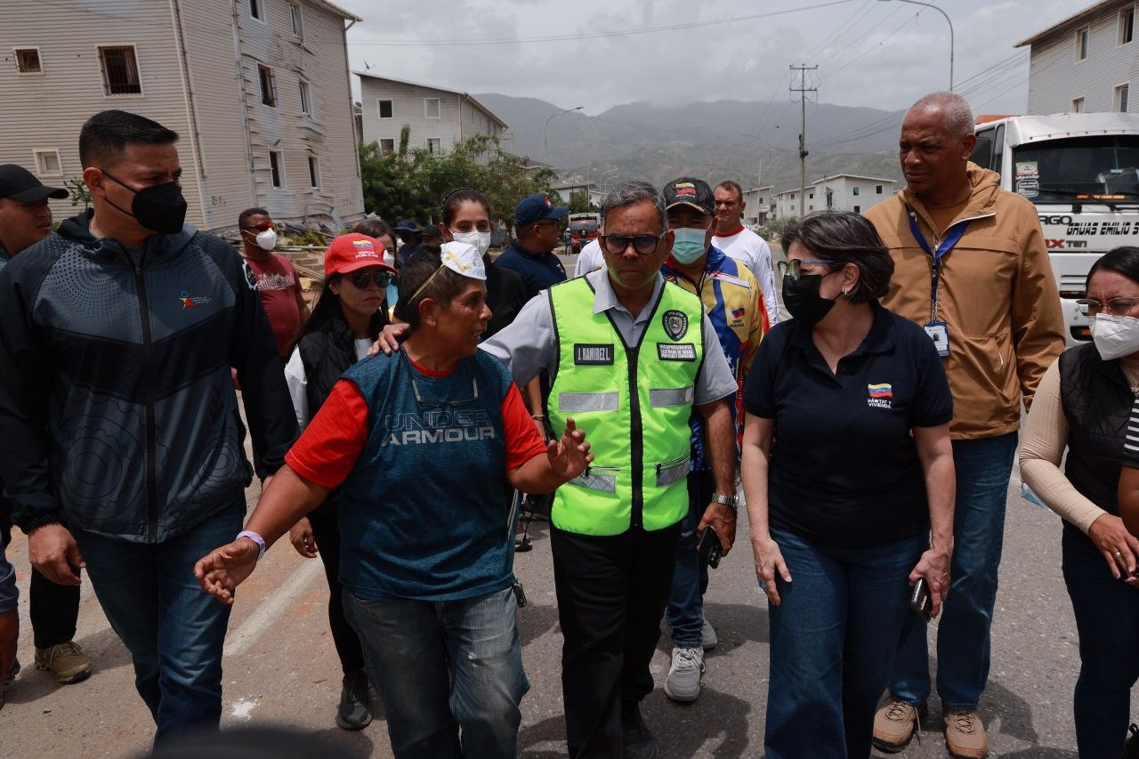 Ministra Paola Posani y vicepresidente Juan José Ramírez realizan trabajos de atención y seguimiento en La Guaira tras terremotos del 24J