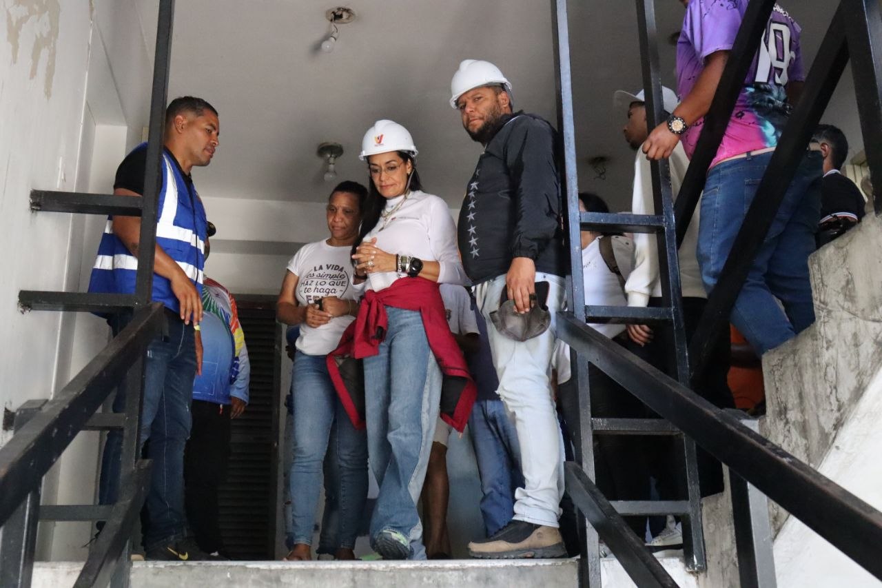 MINHVI realiza inspección técnica de riesgos en urbanismo Bicentenario de Nuevo Circo en Caracas