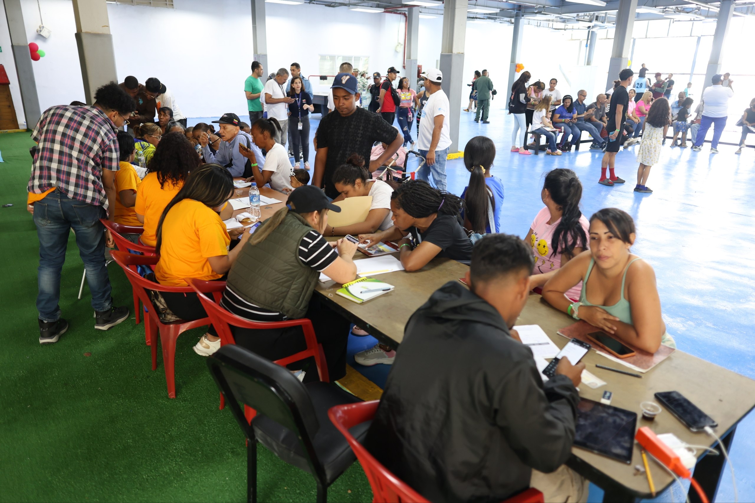 Familias de Caracas destacan la rapidez y efectividad del Registro Único de Vivienda tras los terremotos del 24-J