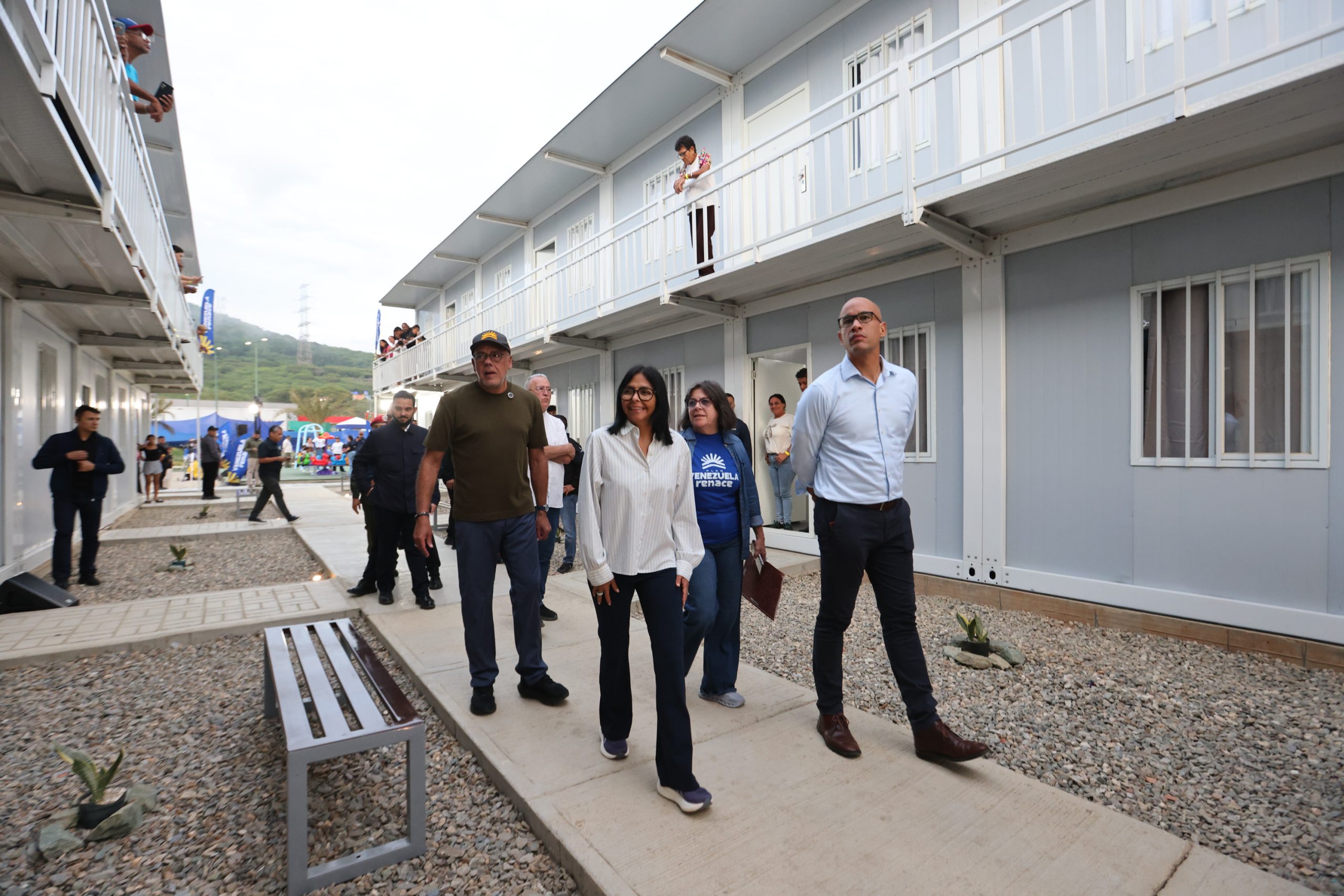 Gobierno Nacional entrega 500 viviendas transitorias en Ciudad Caribia a familias afectadas por el doble terremoto del 24J